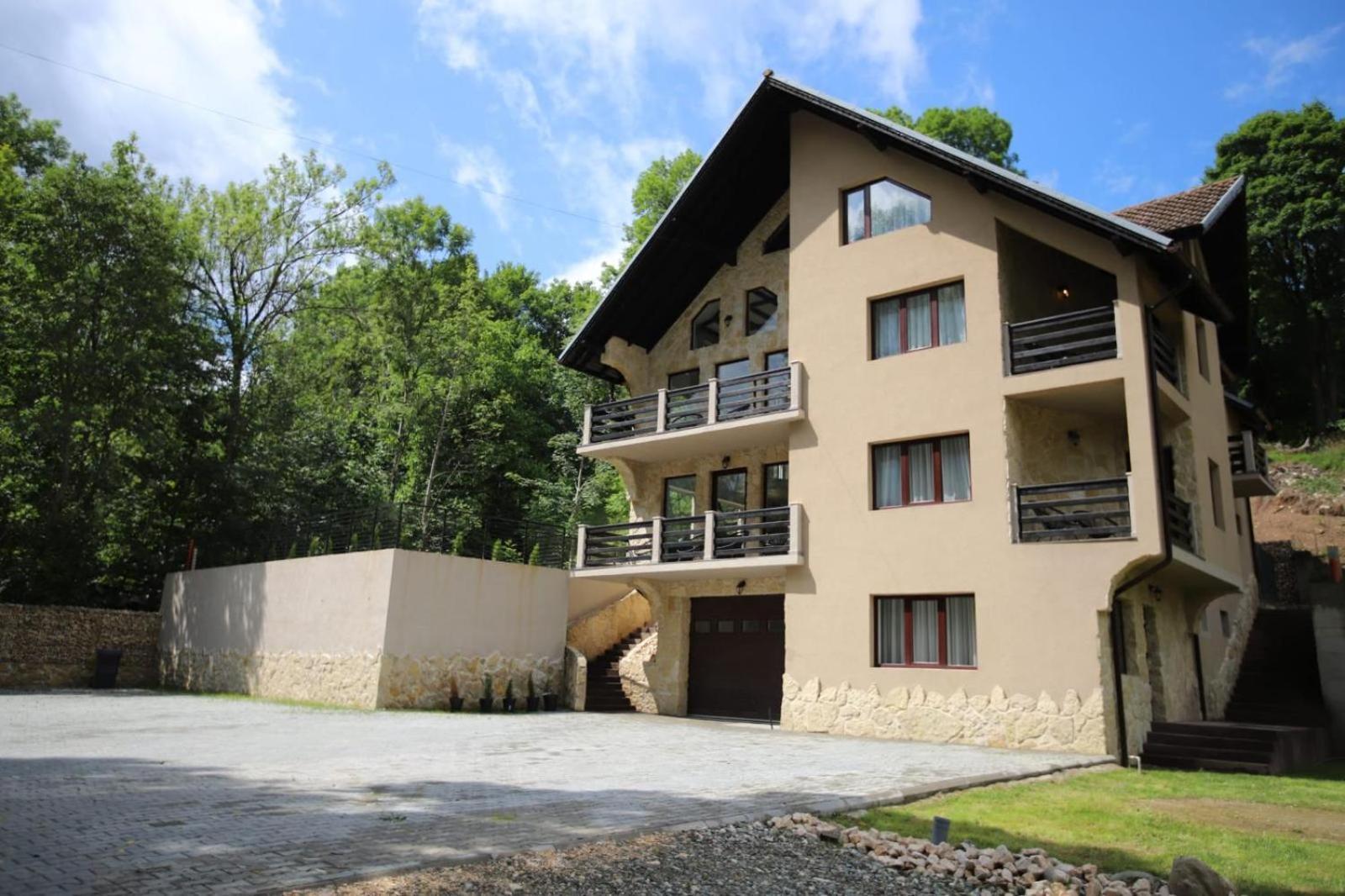 Kassa Villa Бран Екстериор снимка